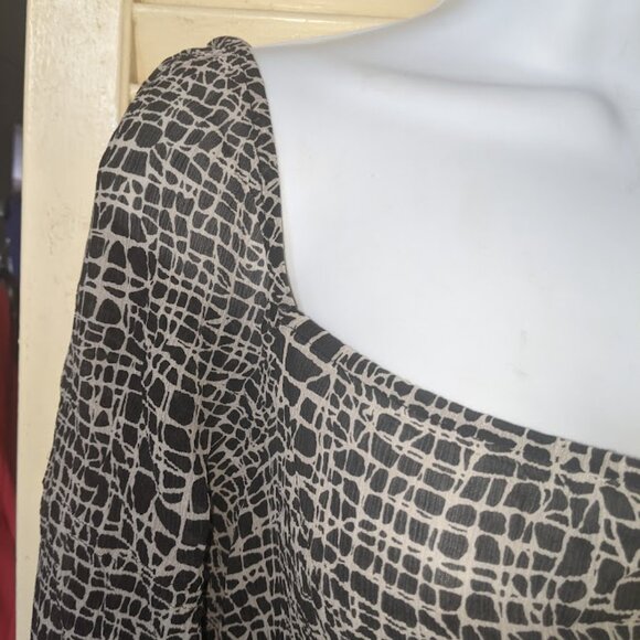 ---  Printed Blouse with Deep Square Neckline Size 14 - Picture 4 of 4